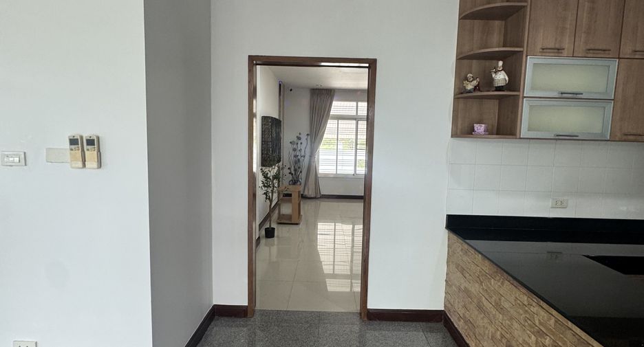 Haus zur Miete mit 4 Zimmer in Mueang Samut Prakan, Samut Prakan