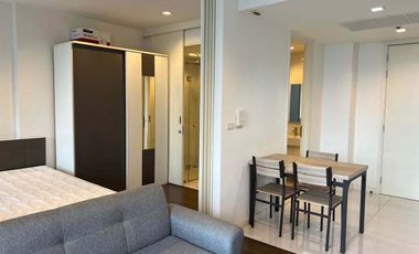 Condo en venta y en alquiler de 1 habitaciones en Sathon, Bangkok