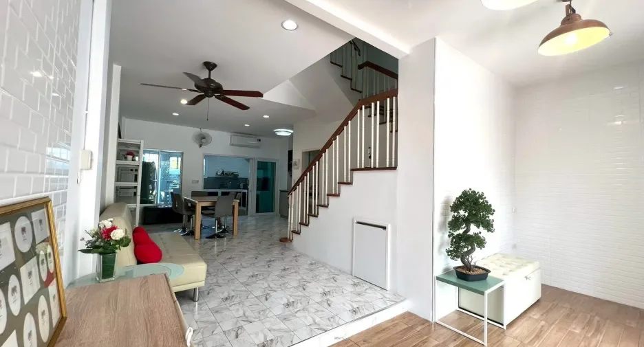 For sale 3 bedrooms townhouse in Suan Luang, Bangkok