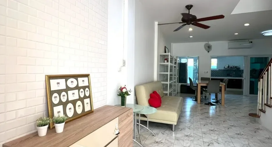 For sale 3 bedrooms townhouse in Suan Luang, Bangkok