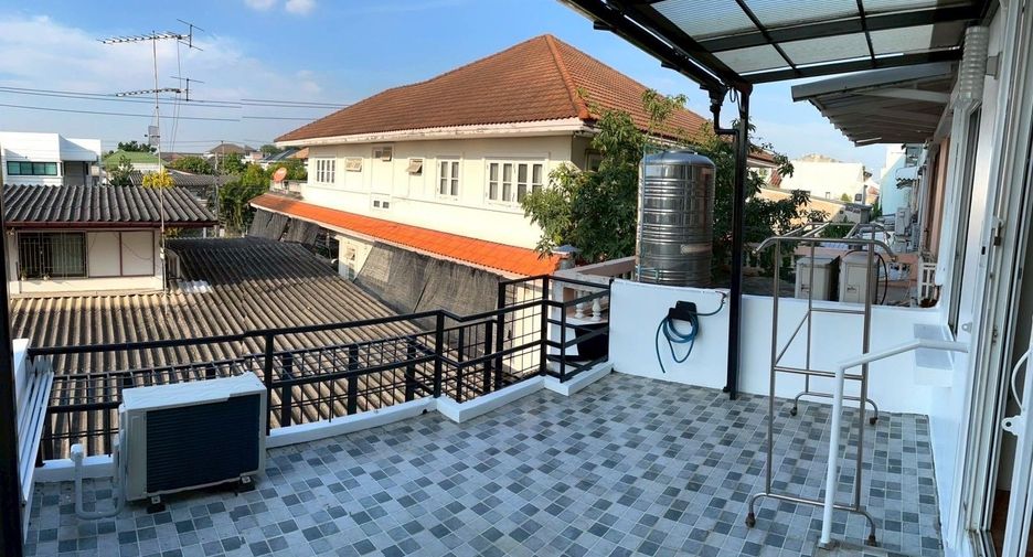 For sale 3 bedrooms townhouse in Suan Luang, Bangkok