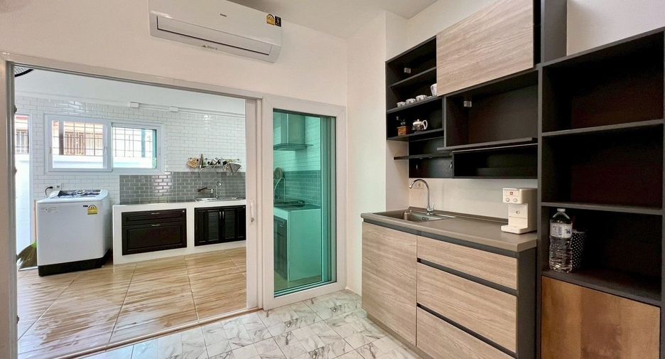 For sale 3 bedrooms townhouse in Suan Luang, Bangkok