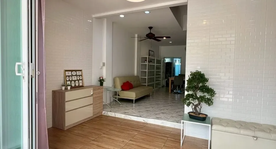 For sale 3 bedrooms townhouse in Suan Luang, Bangkok