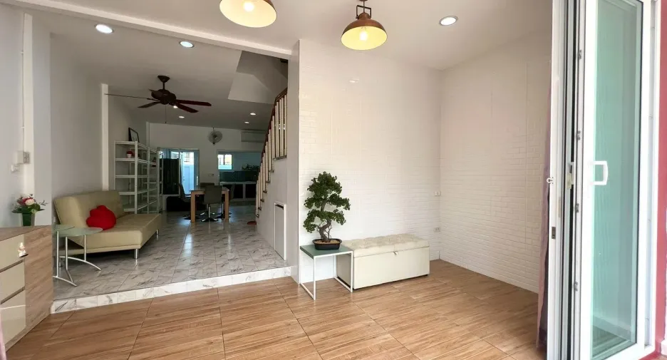 For sale 3 bedrooms townhouse in Suan Luang, Bangkok