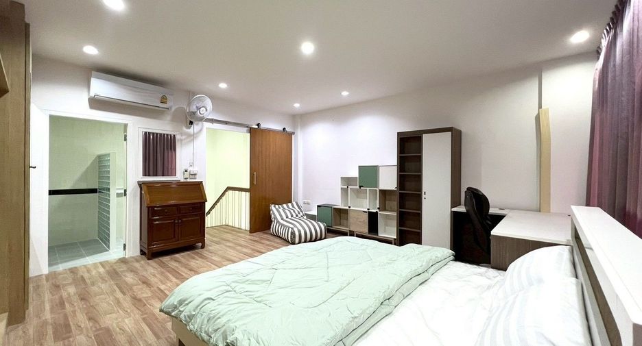 For sale 3 bedrooms townhouse in Suan Luang, Bangkok