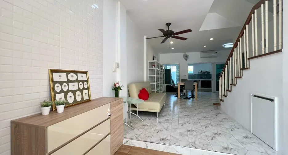 For sale 3 bedrooms townhouse in Suan Luang, Bangkok