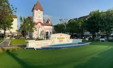 For sale 3 bedrooms townhouse in Suan Luang, Bangkok