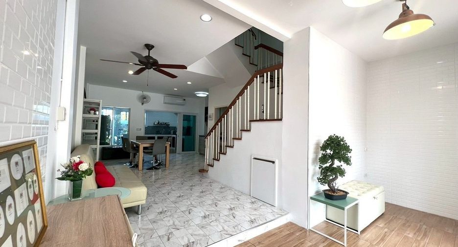 For sale 3 bedrooms townhouse in Suan Luang, Bangkok