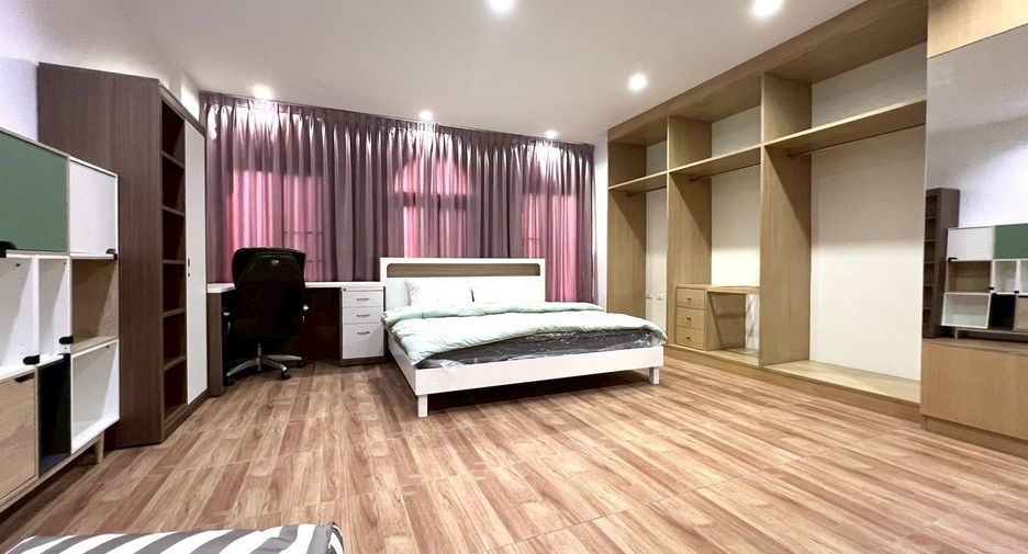 For sale 3 bedrooms townhouse in Suan Luang, Bangkok