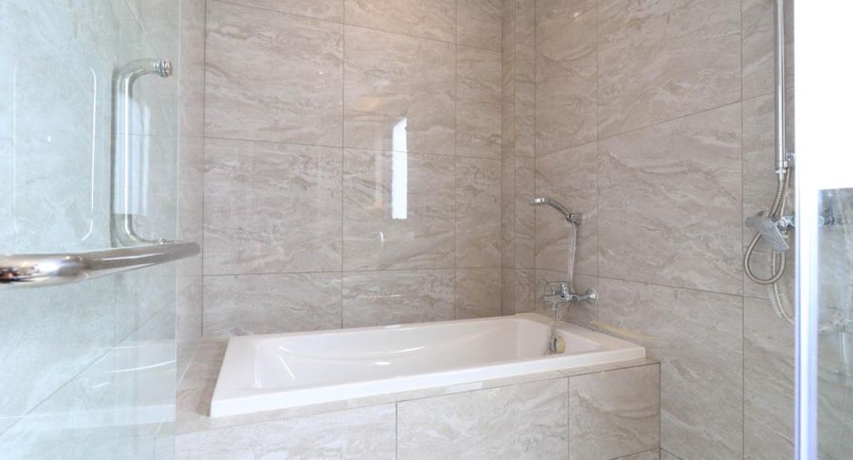 Villa en venta de 4 habitaciones en Bang Lamung, Chonburi