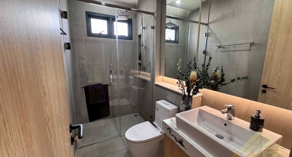 For sale 4 ベッドルーム house in Bang Lamung, Chonburi