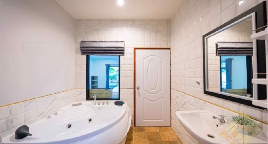 For sale 4 ベッドルーム house in Huay Yai, Pattaya