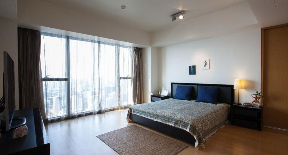 Condo en venta y en alquiler de 4 habitaciones en Sathon, Bangkok