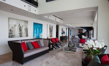 Condo en venta y en alquiler de 4 habitaciones en Sathon, Bangkok