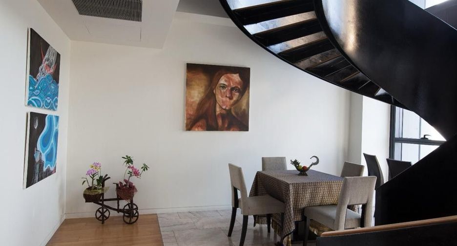 Condo en venta y en alquiler de 4 habitaciones en Sathon, Bangkok