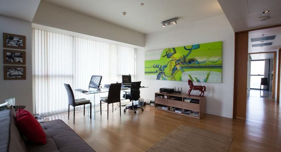 Condo en venta y en alquiler de 4 habitaciones en Sathon, Bangkok