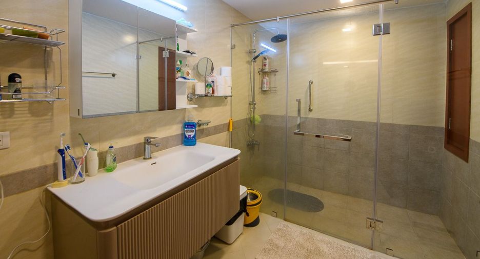 For rent 2 bedrooms condo in Bang Lamung, Chonburi
