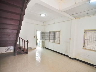 À vendre 2 chambres maison de ville à Nong Chok, Bangkok