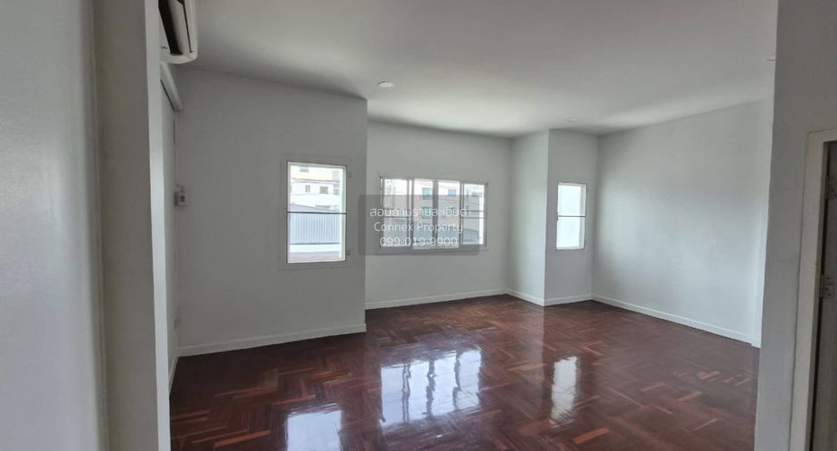 For sale 3 bedrooms townhouse in Wang Thonglang, Bangkok