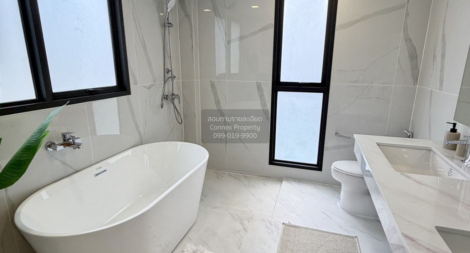 For sale 3 ベッドルーム townhouse in Chom Thong, Bangkok