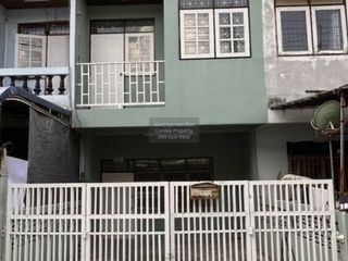 For sale 2 ベッドルーム townhouse in Bang Khae, Bangkok