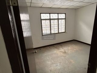 For sale 2 ベッドルーム townhouse in Bang Khae, Bangkok