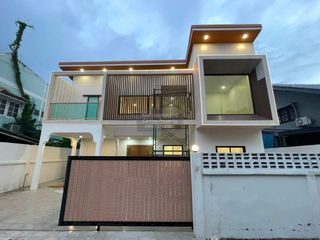 Casa en venta de 5 habitaciones en Wang Thonglang, Bangkok