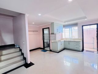 Casa adosada en venta de 2 habitaciones en Bang Lamung, Chonburi