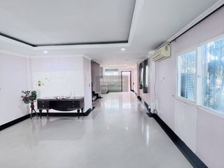 Casa adosada en venta de 2 habitaciones en Bang Lamung, Chonburi