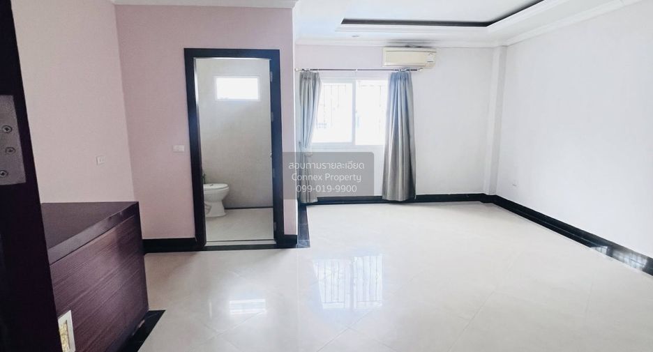 Casa adosada en venta de 2 habitaciones en Bang Lamung, Chonburi