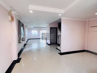 Casa adosada en venta de 2 habitaciones en Bang Lamung, Chonburi