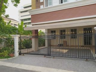 À vendre 3 chambres maison de ville à Bang Na, Bangkok