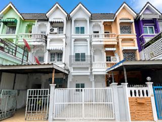 出售 3 卧室 联排别墅 在 Lat Phrao, 曼谷