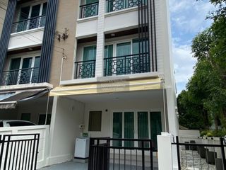 For sale 3 ベッドルーム townhouse in Suan Luang, Bangkok