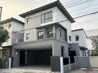 For sale 3 bedrooms house in Chom Thong, Bangkok