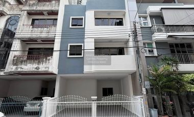 出售 4 卧室 联排别墅 在 Khlong San, 曼谷