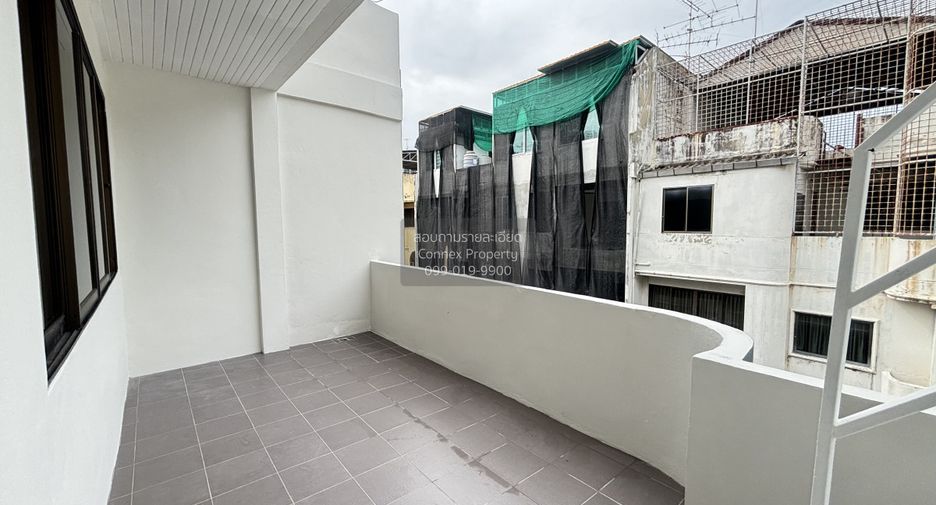 出售 4 卧室 联排别墅 在 Khlong San, 曼谷