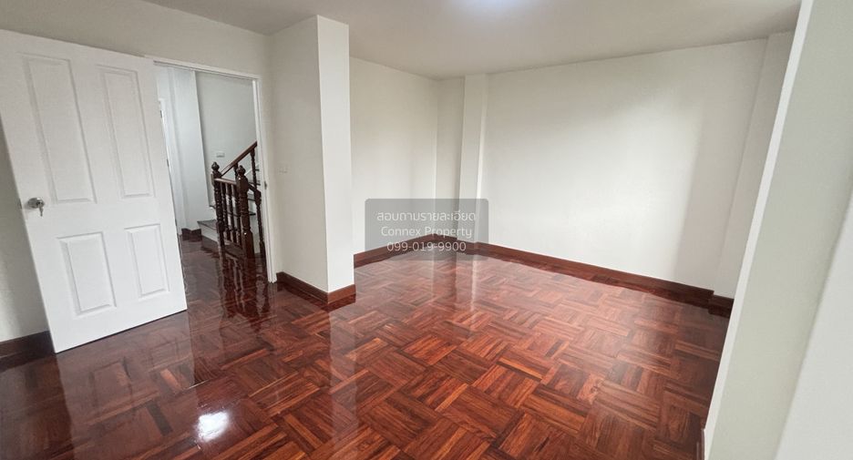 出售 4 卧室 联排别墅 在 Khlong San, 曼谷