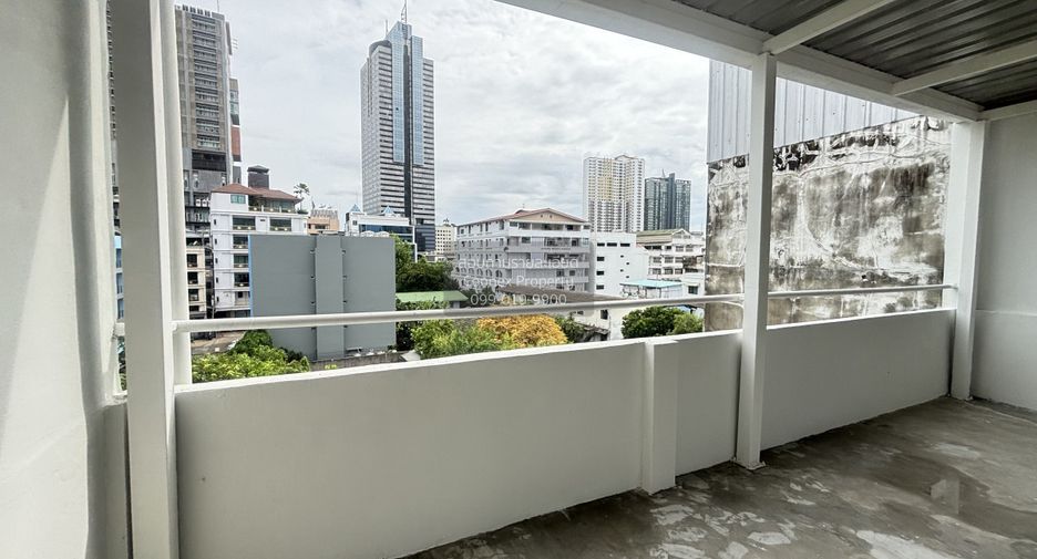 出售 4 卧室 联排别墅 在 Khlong San, 曼谷