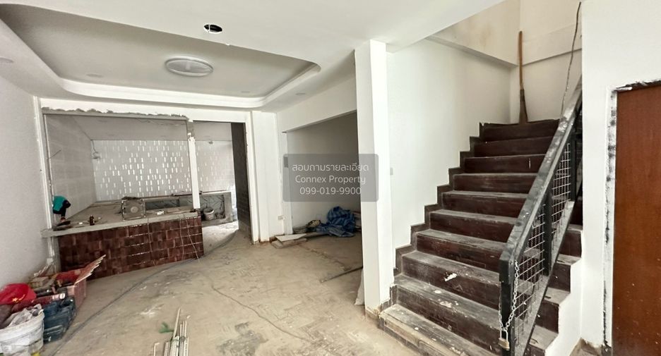 Reihenhaus zum Kauf mit 4 Zimmer in Huai Khwang, Bangkok