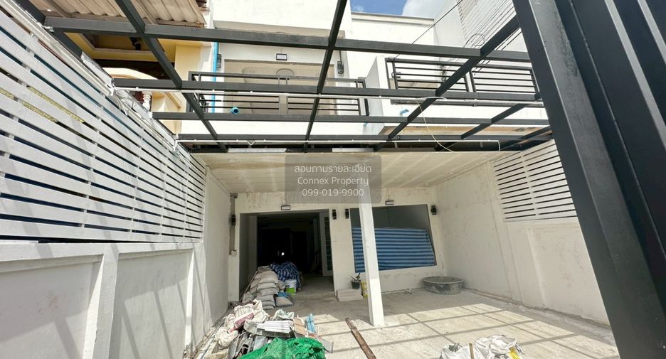 Reihenhaus zum Kauf mit 4 Zimmer in Huai Khwang, Bangkok