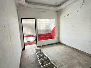 Reihenhaus zum Kauf mit 4 Zimmer in Huai Khwang, Bangkok
