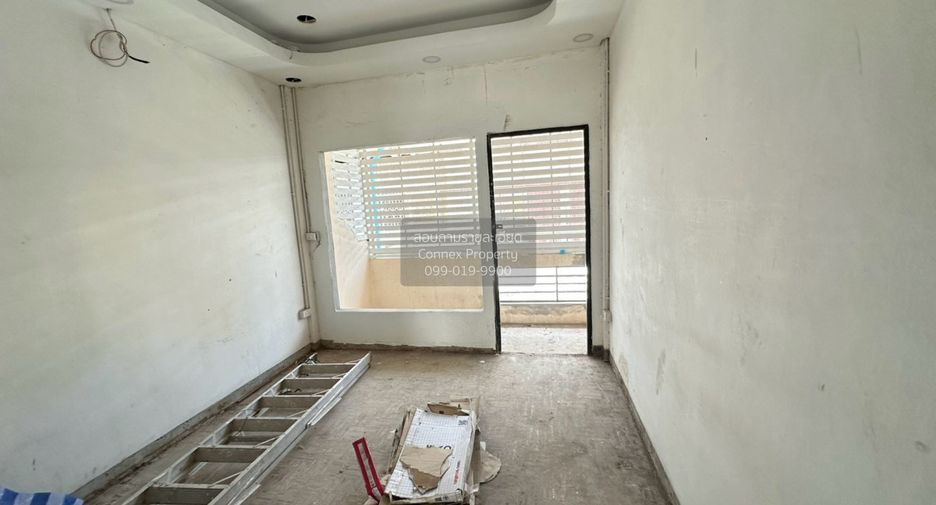 Reihenhaus zum Kauf mit 4 Zimmer in Huai Khwang, Bangkok