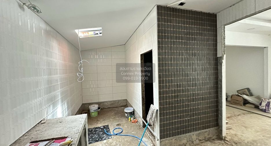 Reihenhaus zum Kauf mit 4 Zimmer in Huai Khwang, Bangkok