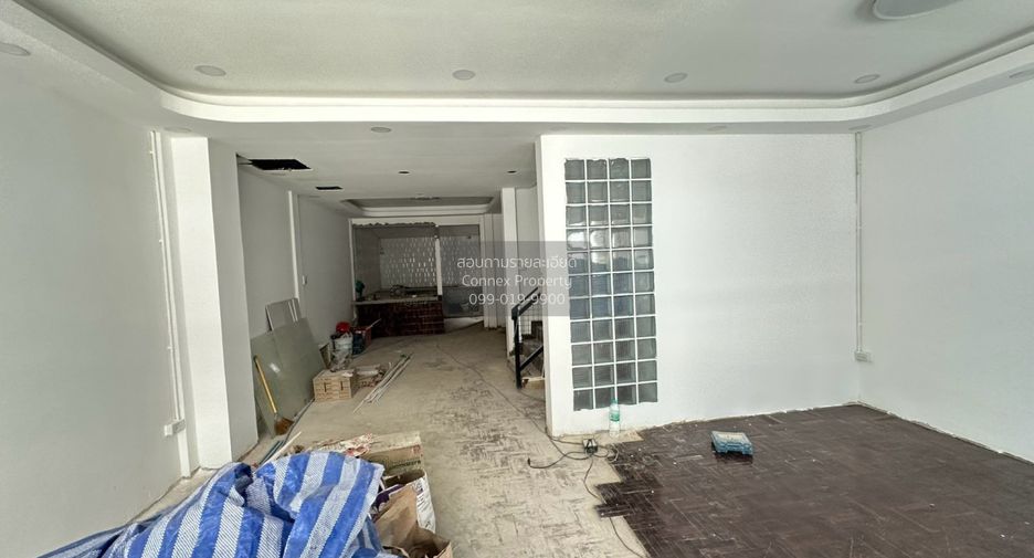 Reihenhaus zum Kauf mit 4 Zimmer in Huai Khwang, Bangkok