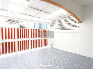 Reihenhaus zum Kauf mit 4 Zimmer in Huai Khwang, Bangkok