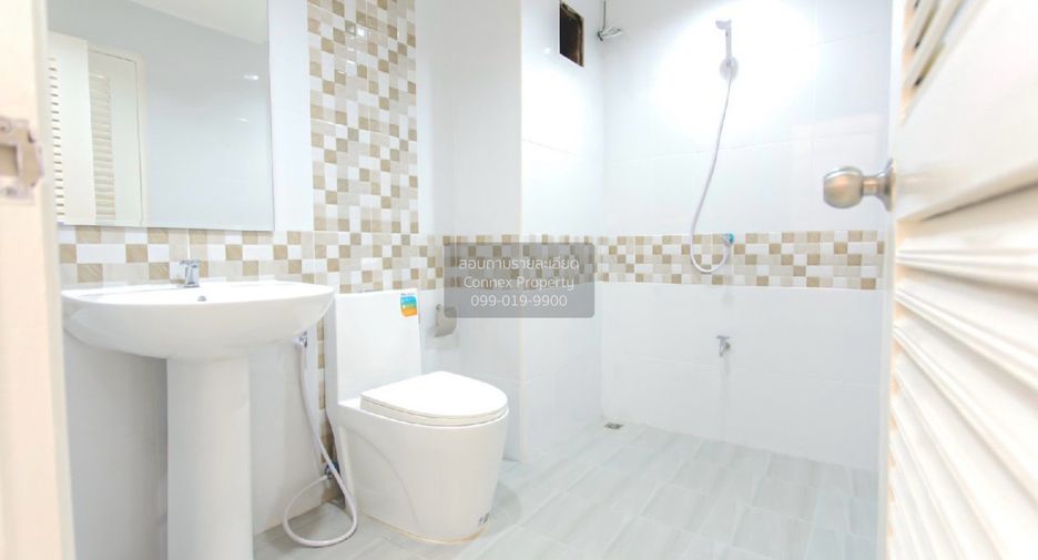 Reihenhaus zum Kauf mit 4 Zimmer in Huai Khwang, Bangkok