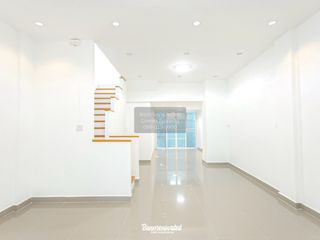Reihenhaus zum Kauf mit 4 Zimmer in Huai Khwang, Bangkok