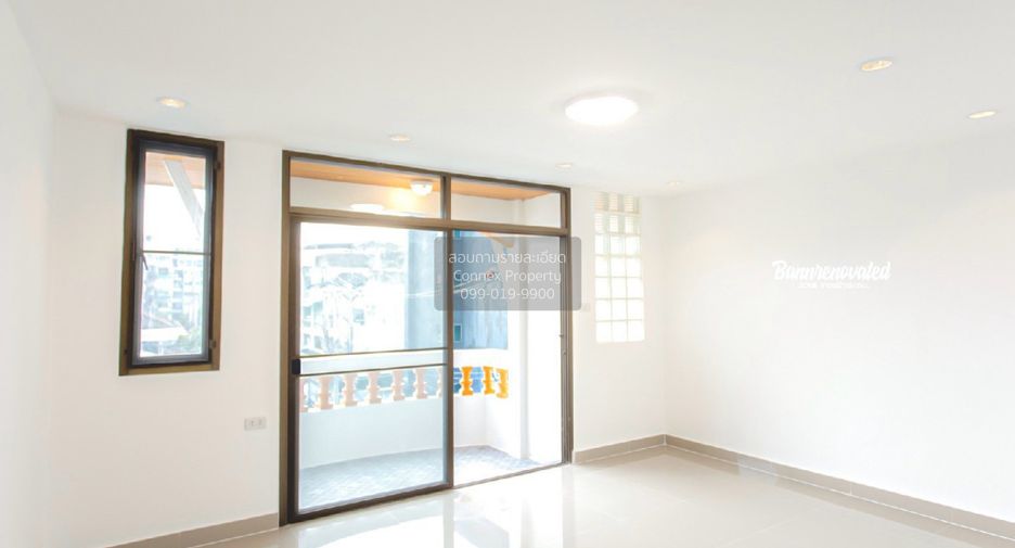 Reihenhaus zum Kauf mit 4 Zimmer in Huai Khwang, Bangkok