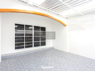 Reihenhaus zum Kauf mit 4 Zimmer in Huai Khwang, Bangkok